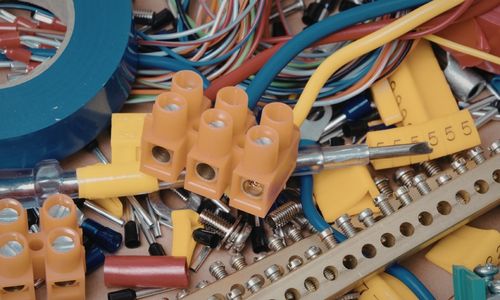 Karacabey’de Oto Elektronik Parça Satışı ve Fiyatları