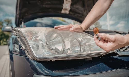 Ayvalık’ta Far Ampulü Satışı