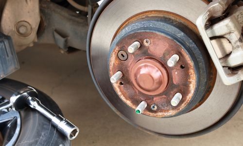 Gönen’de Fren Balatası ve Disk Değişimi İçin Parça Seçimi